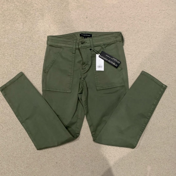 NWT Banana Republic Pants. Size 0P. - Picture 1 of 3